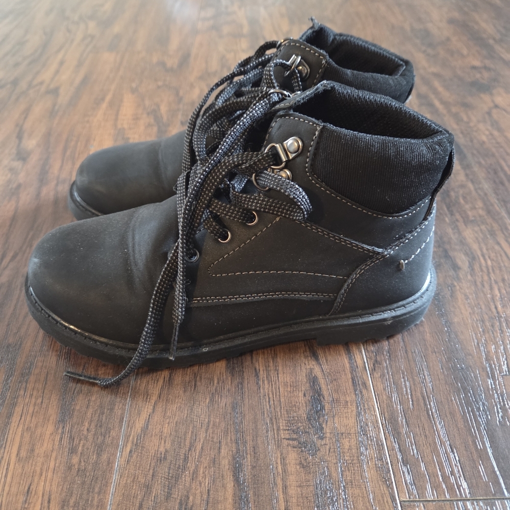 Boys black boots size 4